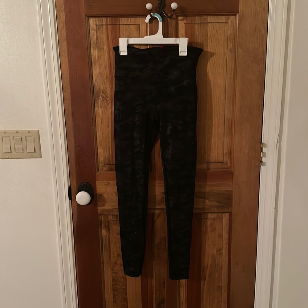 EUC Spanx Black Camo Faux Leather Medium
